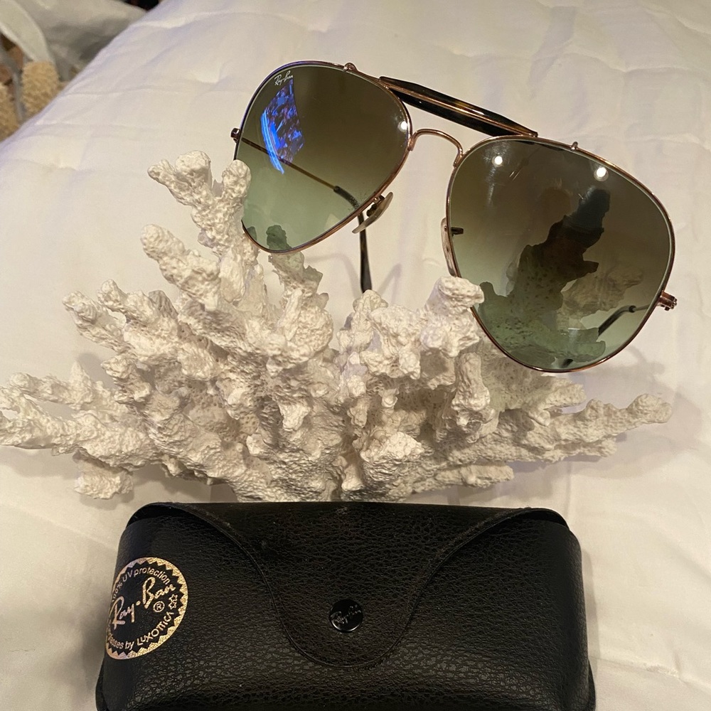 Rayban Aviators Outdoorsman Havana Coll. Classic green lenses with gold frame.